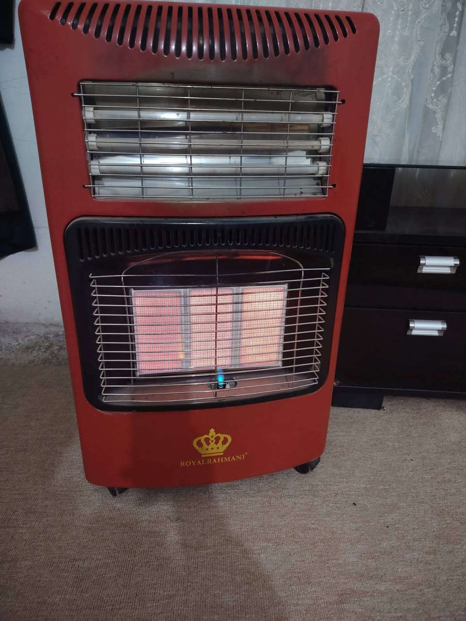 صوبه غازيه شغال فول. كهرباء  فقط شمعه وحده شغال ويا منظم سعر ٥٠ الف فاره غسل شغال بشرط 220 فولت 1700 واط سعر ٣٥ الف
***********
