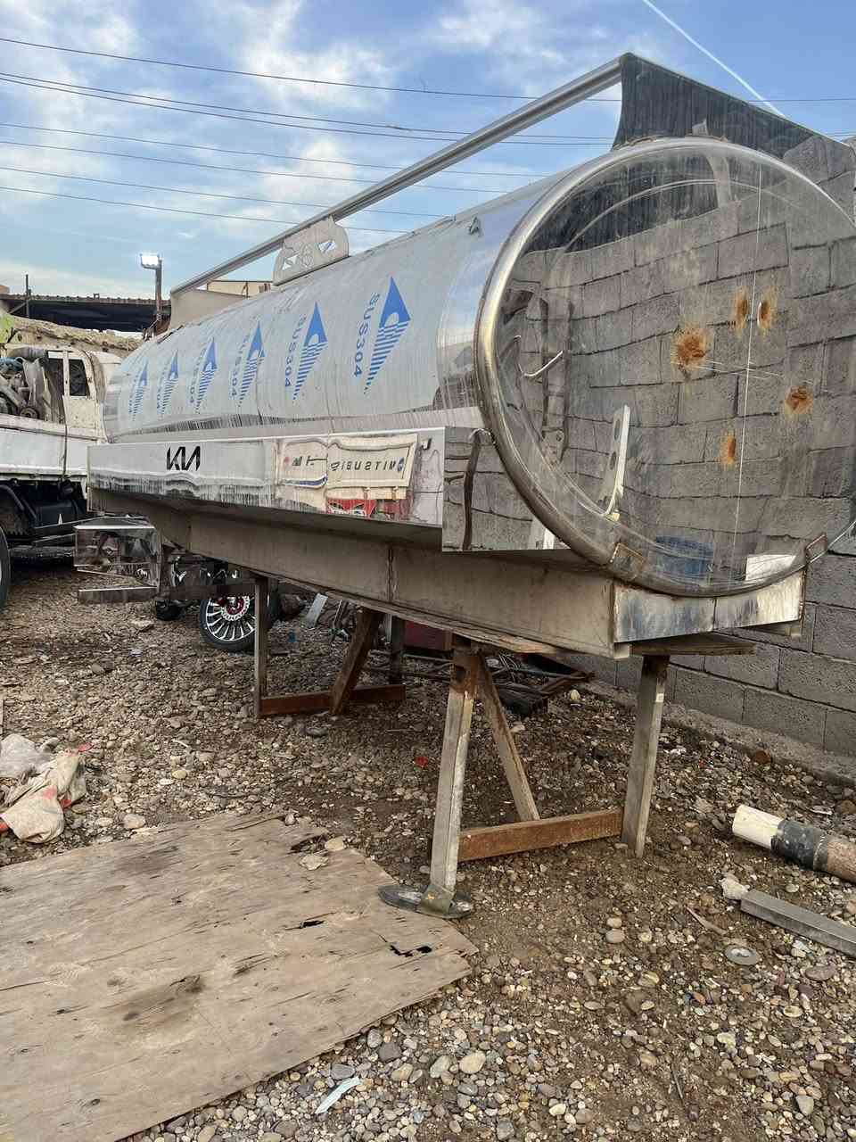 السلام عليكم 
للبيع تانكي عمل جديد غير مستخدم 
سنلس ستيل 304 غذائي 
مال كيا فحل 
4 الاف لتر 
اشدة كامل على السيارة 
للاستفسار الاتصال 
***********
***********
