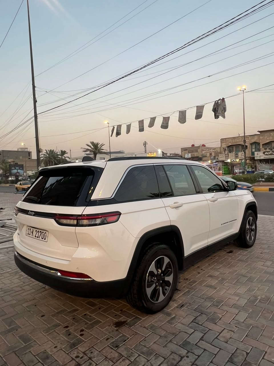 جيب كراند شيروكي هايبرد 2024 (( بدون اي نقص )) ‼️
بدون ايربالك 
حادثها جاملغ خلفي صبغ + بنيد تبديل نفس لون
السعر : 290$ & وبيها مجال 
***********
🔴رقم شبه مميز ((21700))
🔴 خمسة راكب المرغوب👍
🔴 رادار 360 درجة
🔴 تعريب جمع الشاشات 
🔴  تحديد مسار  
🔴  تبريد قطعتين امامي + خلفي تحكم  
🔴 ️خمس انضمة قيادة 
🔴 بانوراما على طول السيارة
🔴 دفع رباعي. 
🔴 كير ماوس مع وضعيات القياده المختلفه للجبال والطرق الوعره والرمال والطين
🔴 شفتات ستيرن 
🔴 هاند بريك بصمه 
🔴 ️مقود جلد + تدفئة 
‏🔴  Reverse Tilt Mirrors المرايا  المائلة عند الرجوع 
مواصفات 
1️⃣ لايتات لد 
2️⃣ تدفئه  كشنات
3️⃣ شاشات دجتل  شاشه كبيرة مع نفكيشن GPS بدون نت 
4️⃣ كراسي خزن ميموري  
5️⃣ سستم صوت ALPINEو دمام خلفي بلادي 
6️⃣ تشغيل عن بعد
7️⃣ نظام محاكاة العجلة الذكي 
8️⃣ نظام ملاحة 
9️⃣ نظام قيادة ذاتية
