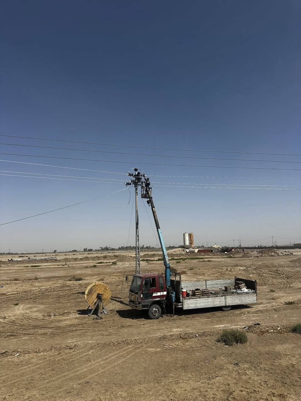 كرين هينو طيره للبيع المحرك ٧٠ عادي  بل سنويه حمل الاستفسار *********** او ***********
