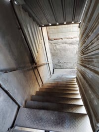 درج حديد  للبيع شغل تزكام يتكون من 16 بايه مغلف بالجينكو نظيف جدا للتو...