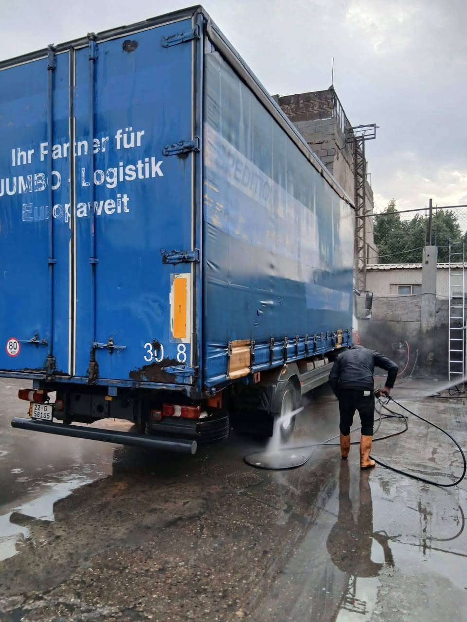 السلام عليكم بدي اتيكو لبيع الطول سبعة ونص الارتفاع ثلاث مترات كاعية خشب تفاصل  اكثر ***********
