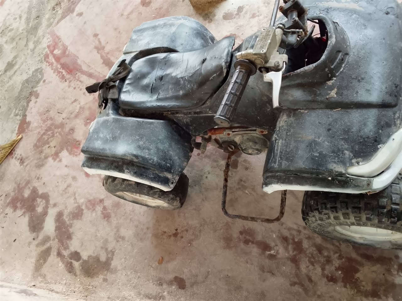 السلام عليكم دراجة رباعية يرادلهة ترتيب الدراجة شغالة نكرة سلف مكينة حلوة بيها بس التاير يرادلة جوب الورة بس كفر كامل ول استيرن اسوي طاك من المشاة يرادلة لحيم الدراجة اوتماتيك مو كثير السعر 125 وبيه مجال للطيبين المكان بغداد حي اور سبع قصور الاستفسار عالرقم ***********
