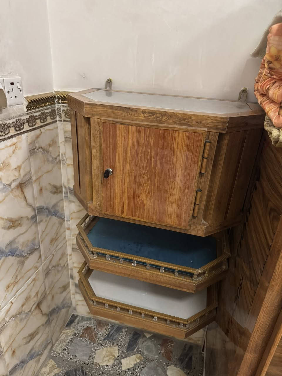 السلام عليكم خانه المنيوم للبيع السعر 75 الف نظيفه 100/100  /*********** العنوان بغداد الجديده تل محمد
