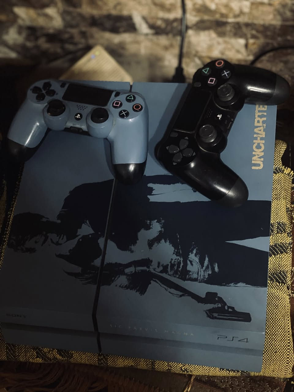 🎮 للبيع PS4 إصدار خاص Uncharted 🎮

🔹 سعة 500GB
🔹 إصدار خاص لون أزرق مميز
🔹 وياه 3 جويستك
🔹 يشتغل طبيعي وسريع
🔹 • الملحقات: كامل ملحقاته (واير الباور + كيبل HDMI + واير شحن اليدات).
• إضافة: كيبل LAN (واير من الراوتر للبلي) لضمان أسرع سرعة تحميل للألعاب.

🔹نضام 13.02

⚠️ ملاحظة: العدسة بيها خلل وتحتاج تصليح (الجهاز يشتغل عادي بس ما يقرا أقراص حالياً)

السعر:١٨٠ ألف قابل للنقاش 

:  توصيل داخل بغداد فقط 
📞 للاستفسار خاص أو ‭ ٧٨٧ ٤٥٧ ٠٢٣٦‬
