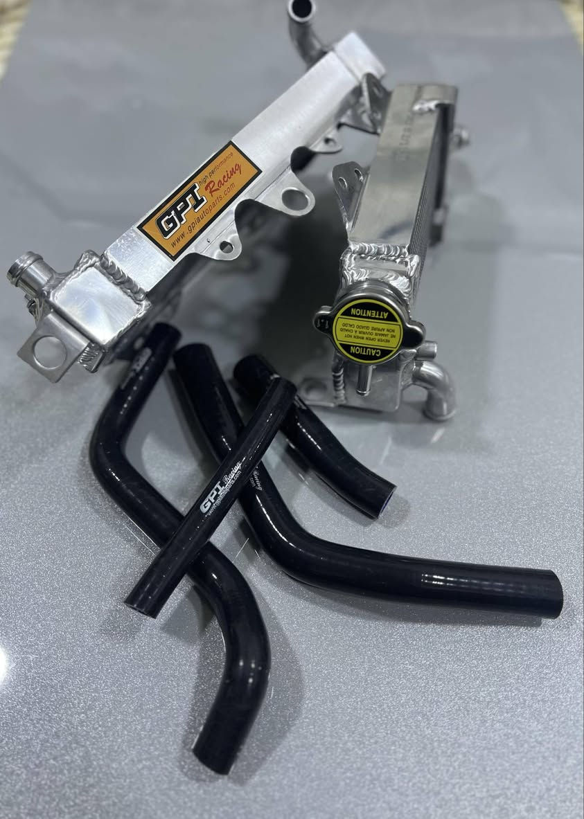 سلام عليكم 
راديتر KAWASAKI KLX 300 
1997 الى 2006 
جديد سيت كامل 
سعرة 180 الف
توصيل موجود 
***********
