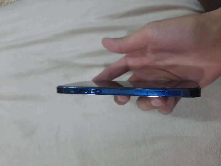 السلام عليكم.
ايفون 12 برو للبيع 
ذاكرة 256
بطارية 75
نموذج mالامريكي الاصلي5G تك سيم 
الجهاز وضع شركة فطر ظهر مفطور 
مكاني ايسر الجامعة 
للاستفسار ***********
