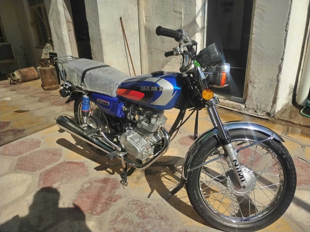 السلام عليكم 
للبيع دراجة نامة  موديل 25 طالعه بل 26 الدراجه كفاله عامة اخت الزيرو اوراق كامله سكنر مكاني الحمزه الغربي 
السعر 650 وبيها مجال قليل***********
