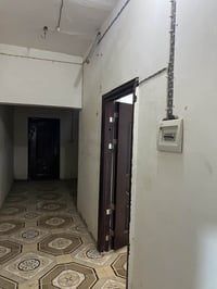 الشهداء شارع ابو قيصر • ١٠٠م • درج خارجي معزول