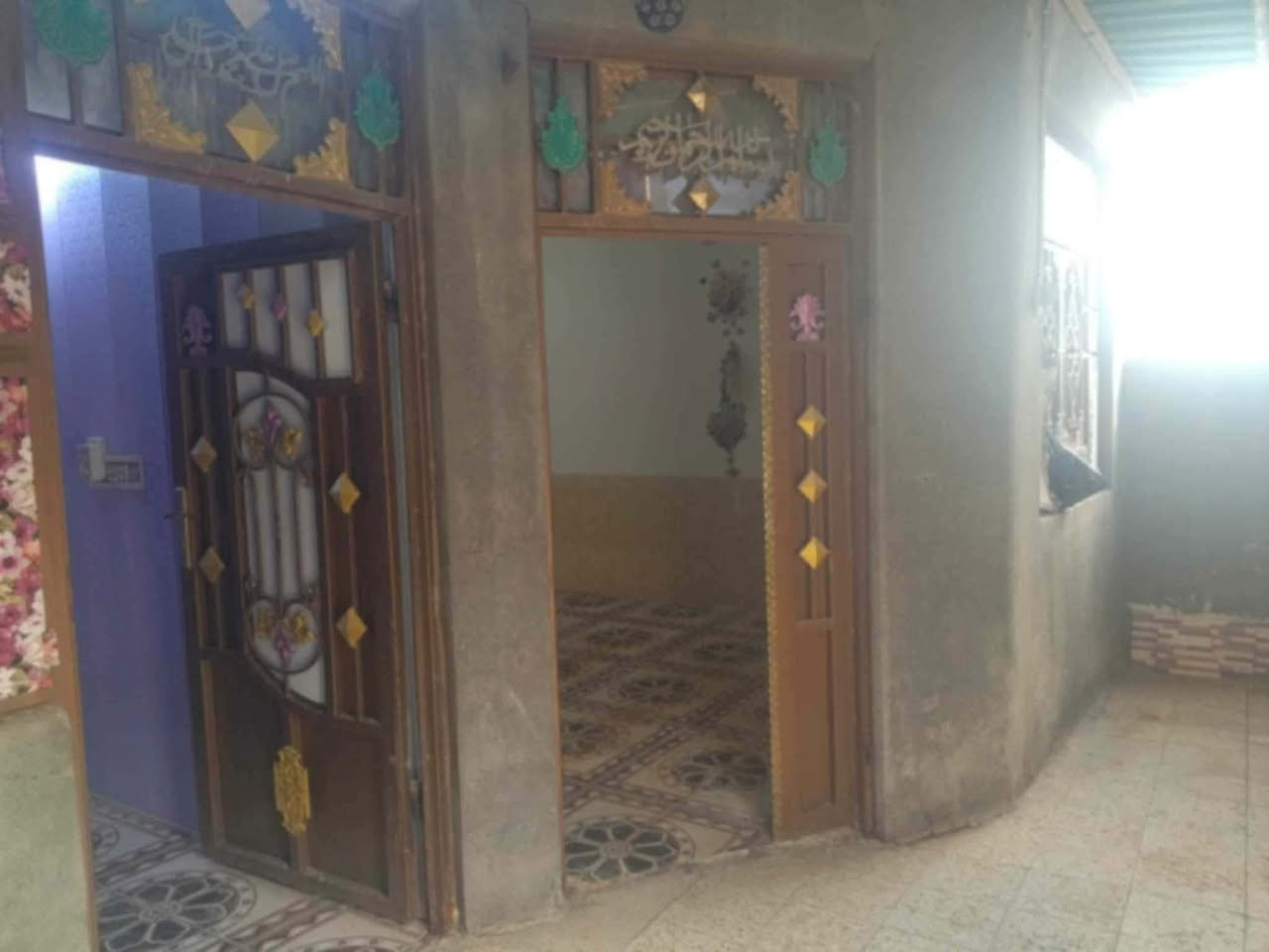 السلام عليكم 

بيت 100متر بي غرفه وهول ومطبخ حار وبارد وحمامات داخليه وخارجيه وبراني وطارمه رايدينه ب25 هذا كامل البيت يعني يجي يفرش ويكعد متوفره كل الخدمات هاي صور مالتهطابو زراعي المنطقه زراعي السكك البو حسين


**إذا كنت صاحب هذا الإعلان وتريد حذفه لأي سبب، رجاءا أرسل رسالة إلى الدعم الفني**
