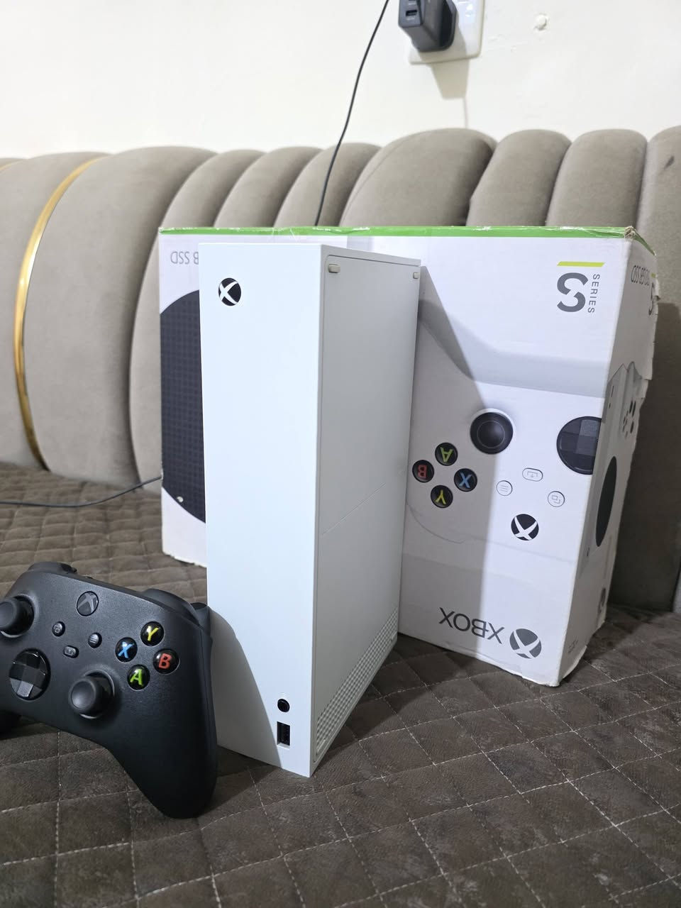 اكس بوكس سيريس اس حيل حيل نظيف بعده جديد يحتوي على 5العاب مملوكة مثل ماموضح بالصورة يعني تلعب بيهن بدون كيم باص مشترينهن با 80دولار تقريبا ويحتوي على جوستك بلادي شرط الفحص والضمان الجهاز فول الفول السعر 365وبي مجال للطيبين توصيل جميع المحافظات متوفر ***********
