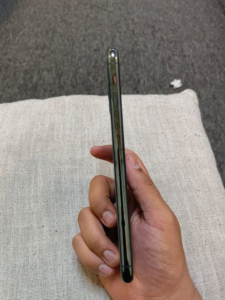 السلام عليكم
iPhone 11 Pro Max 
كارتونة الاصلية والشاحنة الاصيلة 
غير مفتوح ولا داخل صيانة 
جهاز خدش مابيه وباقي التفاصيل موضحة بالصور 
للاستفسار تفضل خاص او واتساب ***********
