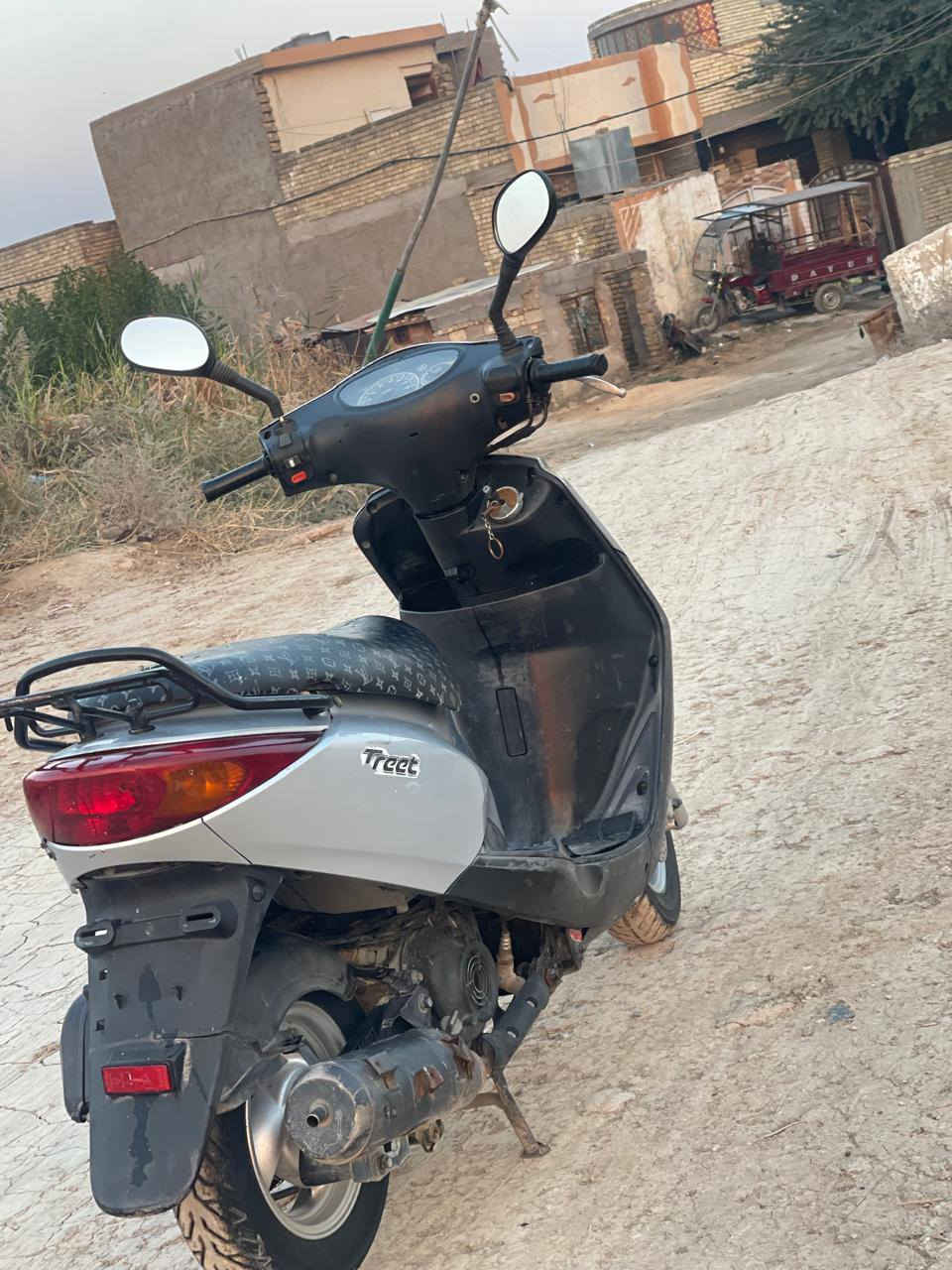 السلام عليكم 
دراجه اكزز نوزل  مراوس ماكس. سكنس
الدراجه مابيه نقص عده الاشاره الاماميه
الدراجه كله بلادديه
بيه منفيس فقط 
صدر بلادي دبلات بلادي 
كلچات بلادي 
وياله بلادي
نقص فقط كفر صالنصه 
الدراجه كل اسبوع ابدل  اله دهن بانزين فقط محسن 
نكره سلف 
ترايك وين ميعجبك
سعره٥٥٠ وبيه مجال للطيبين

*********** 
اذا ماحصلته 
***********
