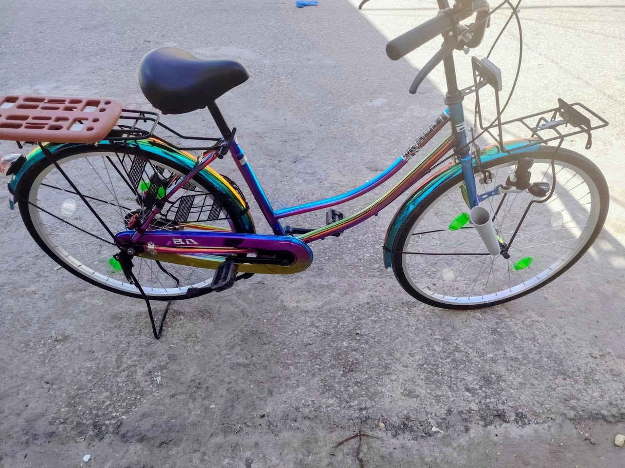 السلام عليكم ورحمة الله وبركاته للبيع بايسكل بطه حجم 26 المرغوب مديل 2025 سبع الأوان البايسكل نظيفه و تيارات مال بايسكل البلادي البايسكل متعوب عليه ترا سعر 220 وبيه مجال بسيط للتواصل *********** واني خادم للطيبين
