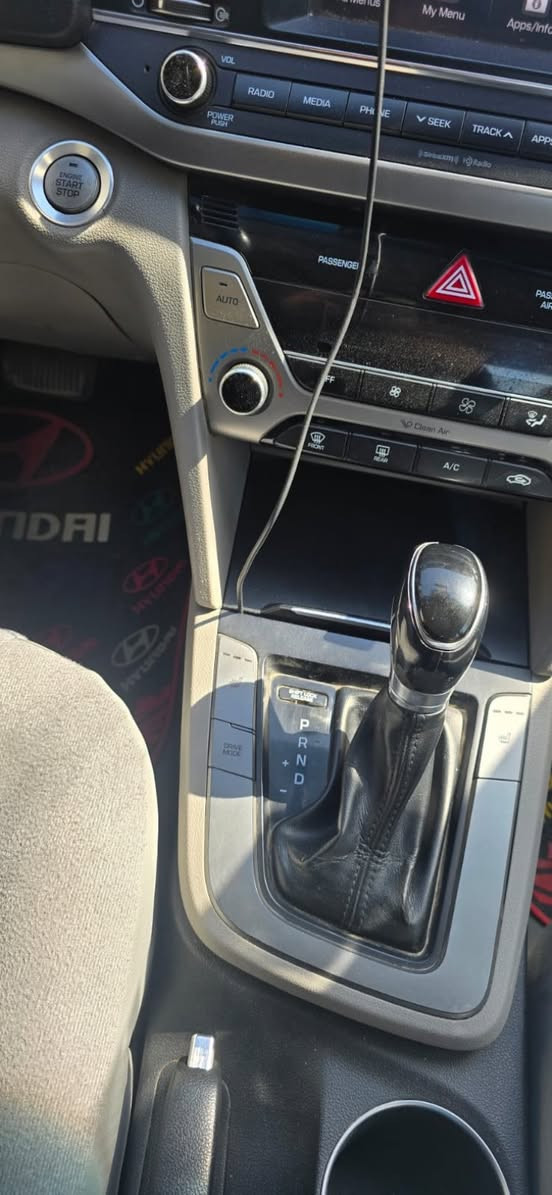 سلام عليكم .. النترا ٢٠١٨ لمتد ضرر امريكا جدا خفيف اشوية بالصندوك يم الرقم صبغ فقط وجه الصندوق مثل ما موضح بالصور  وبالعراق صار بيهة اشوية صبغ باب السايق  ومكينة بلادية ما مفتوحة .. مواصفات بصمة وفتحة وكشنات تدفئة واشاير ترحيب وتبريد شاشة مناخي ورادارات ومرآة تعتيم كهربائي .. السعر ١٣٥ وبيهة مجال شرط التحويل***********
