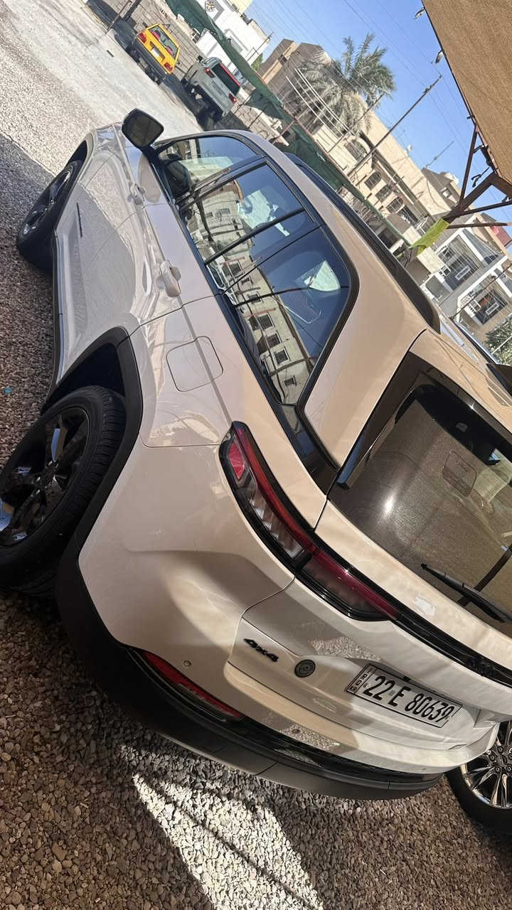 جيب شروكي التيتيود وارد خليجي موديل 2023 رقم اربيل بااسم شركة  سياره ماشيه 56الف كيلو متر سياره نظيفه مواصفات رادار امامي حساسات خلفيه كامره خلفيه خمسه راكب دبل كير  مانع تصادم اطفاء محرك اتو عند توقف  تدفئه وتبريد الشكنات فتحه بالسقف دفع رباعي نقطه عمياء مانع تغير مسار سياره بيها صبغ بلجاملغ خلفي ايمن  كما موضح بالتصوير والباقي كفاله  وسياره مغلفه نانو كلها سعر سياره 365ورقه وبيها مجال قليل
***********
