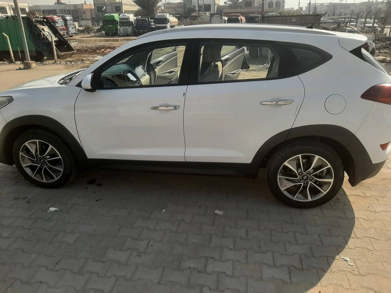 سلام عليكم هونداي توكسان 2018 بيها ضربة بلباب الامامي خفيفة والباقي كلة كفالة السعر 190 وبيها مجال حق الجية مكان نجف حي ميسان ا تصال *********** علما مكلف بلنشر واتساب فقط لاتتصل عل الخط فقط واتساب
