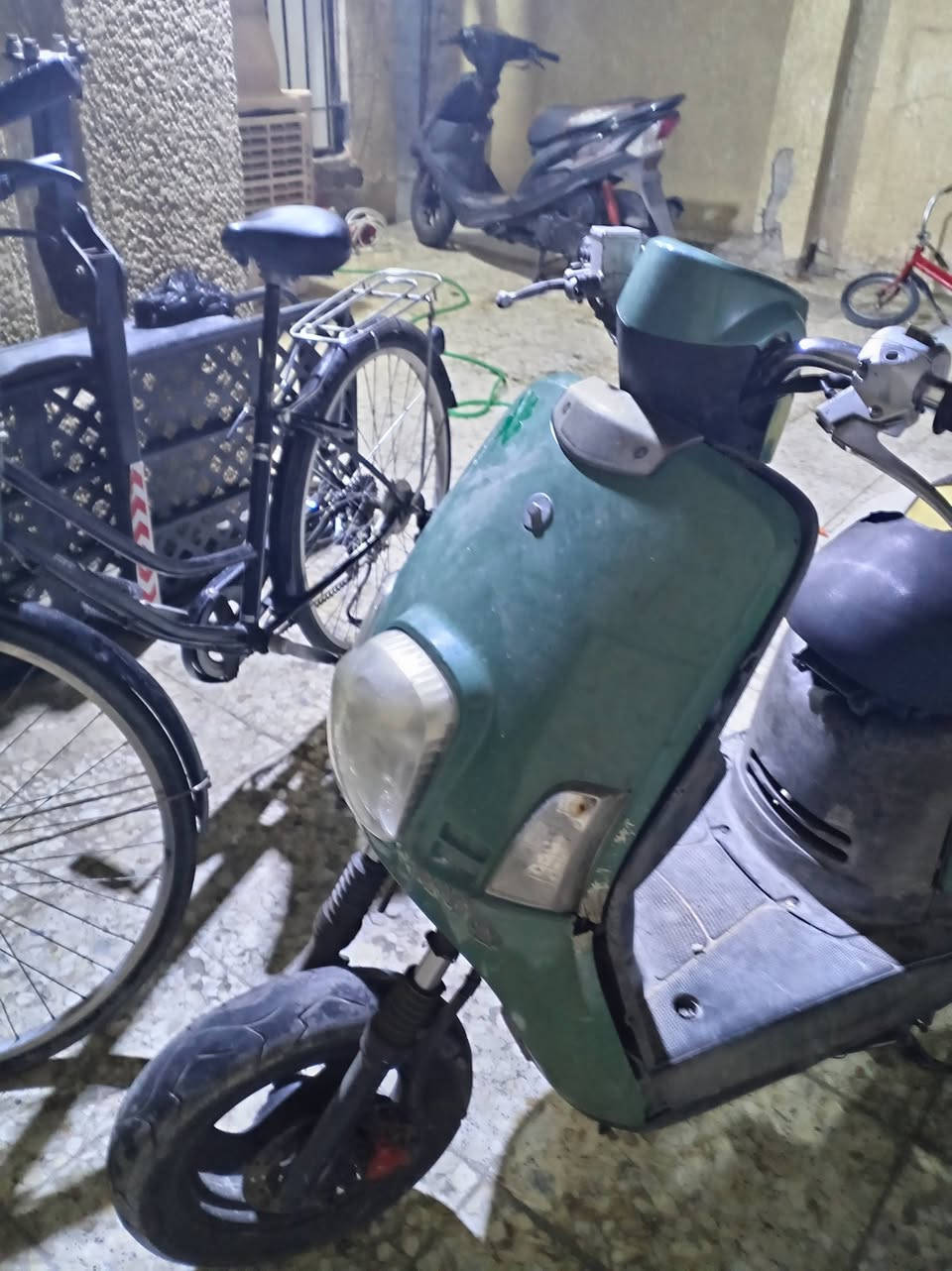 بوليس للبيع مبدل بيه بس والفات قيم واخذ لاستفسار ***********
