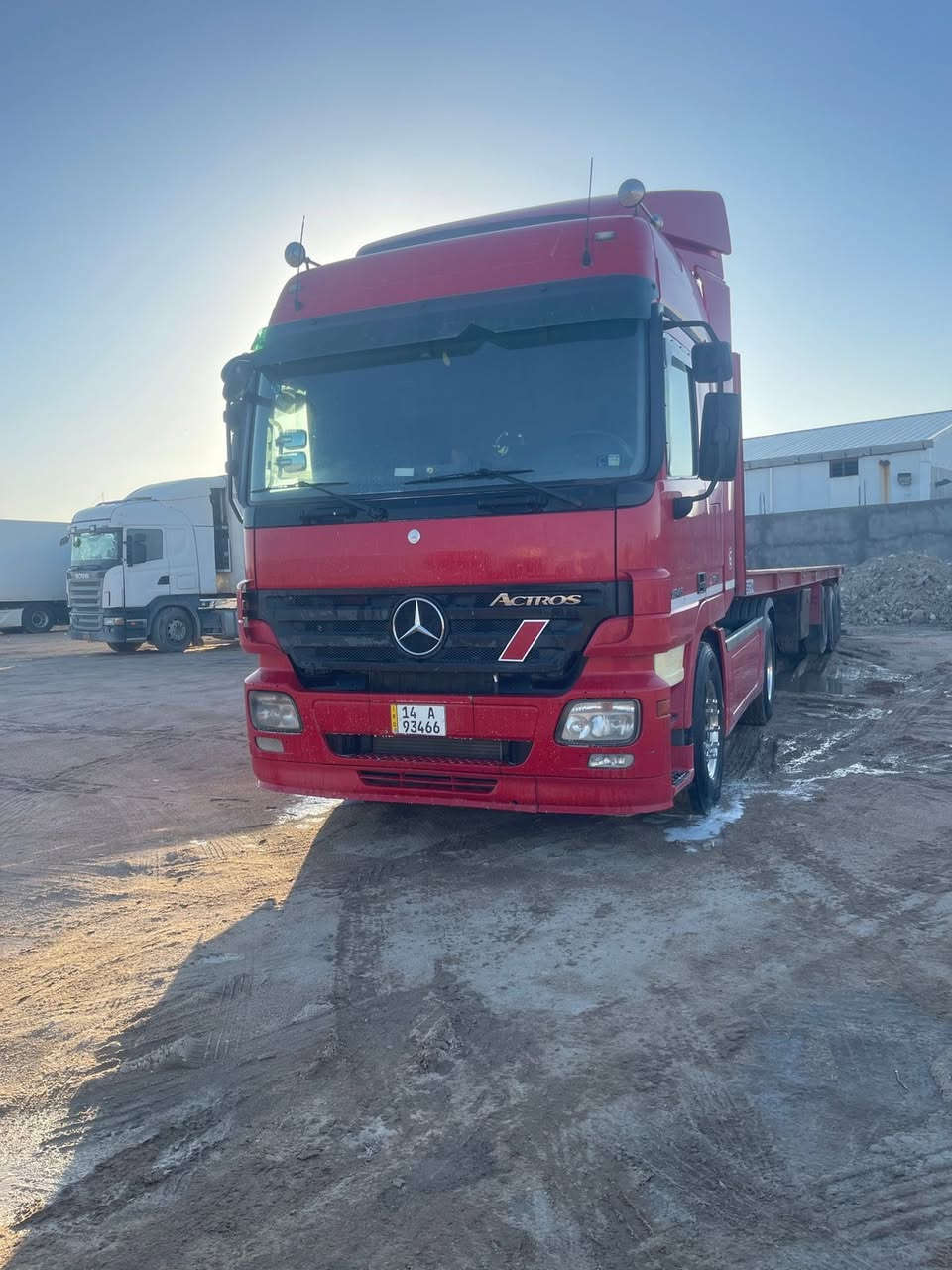 السلام عليكم سيارة للبيع اكتروس موديل (2008) رقم بصره معلايه 17 بس راس  حجم (46 18) للأستفسار (***********) مكان السياره بصره اني مكلف بل نشر
