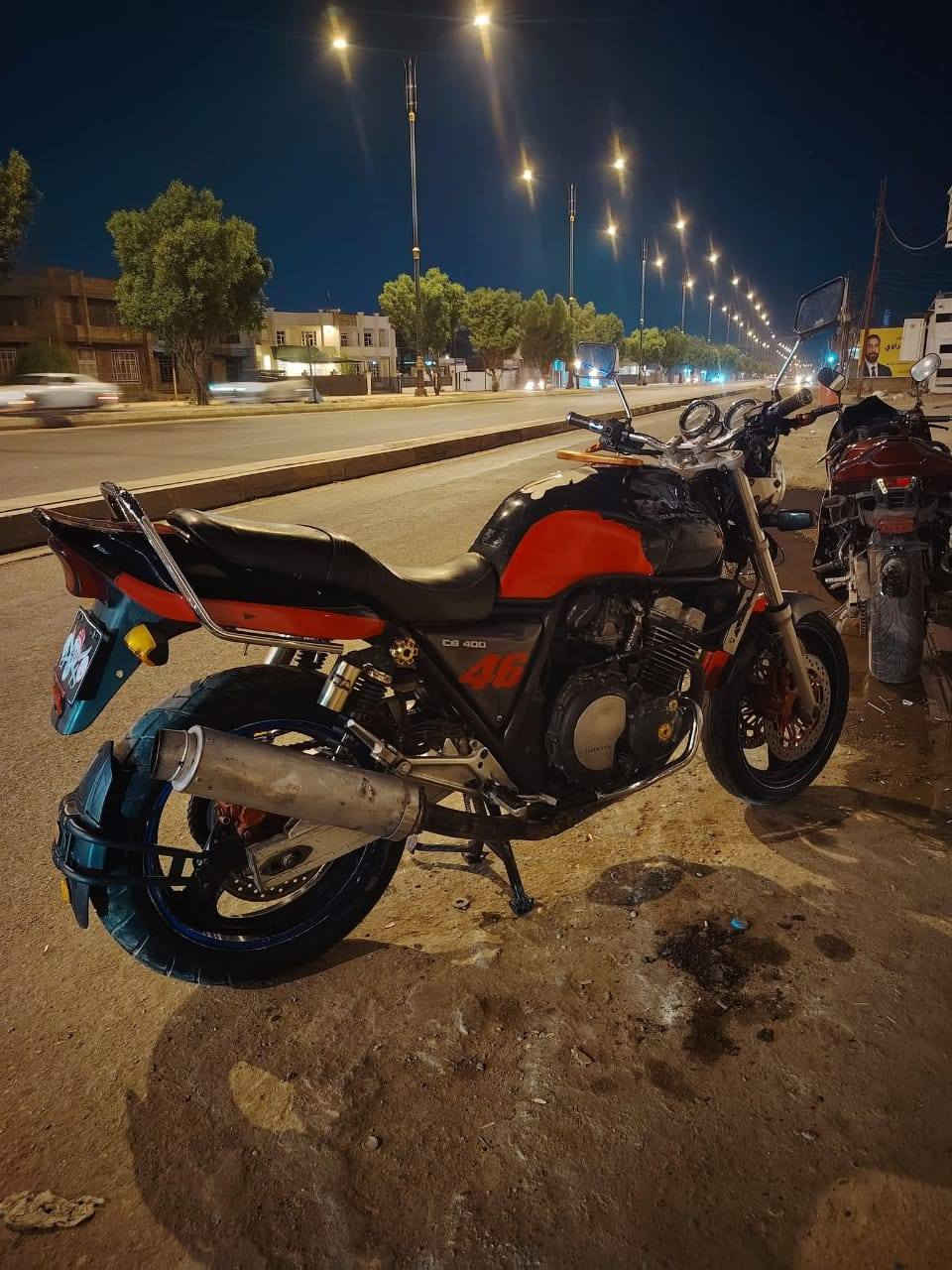 هوندا سيبي فور جيل اول 16 ولف محرك 400 كلها شغالة اوراق كاملة معاملة تسجيل بي ومحرك شديته جديد مال رمبة بس كام شفت مبدل للبيع او مراوس بهاوجي السعر مليون و٧٥٠. ***********
