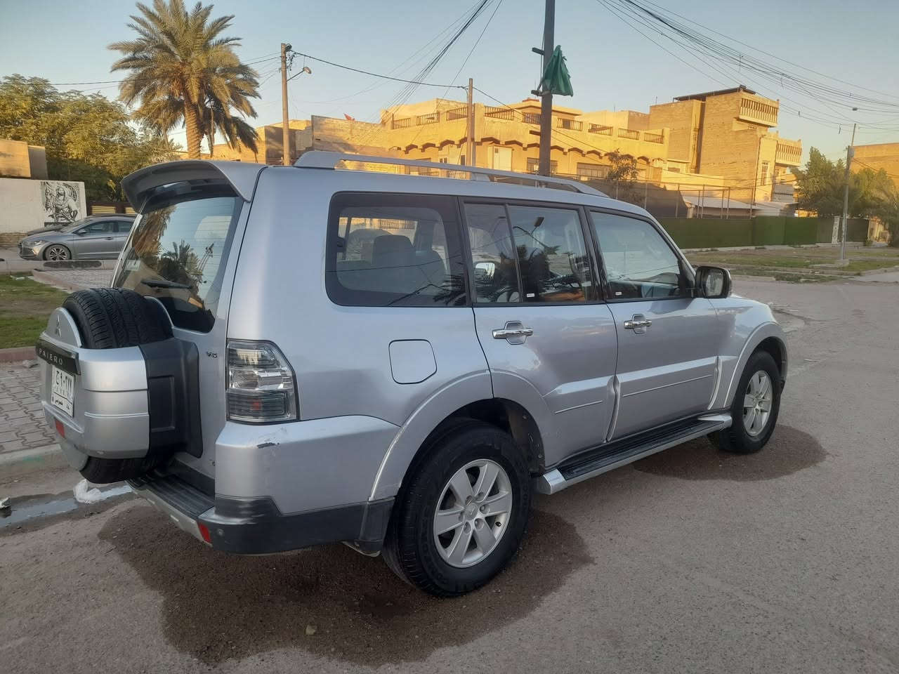 السلام وعليكم البيع باجيرو حبتور يعني فول واحد عله واحد  
وارد كويتي 
محرك ٣٠٠٠ سبعه راكب اتلث قطع تبريد ثلاجه بالجكمجه كشنين جلد كشنين كهرباء 
تحكم جهتين اشاير ترحيب سيدي جنجر ٦ أقراص منضومة غاز بيه   سياره مكفوله من الضربه فقط شبرين صبغ 
السعر ١٢٢     بيه مجال قليل الشراي يتصل  ***********   
مكانه بغداد حي الجوادين
