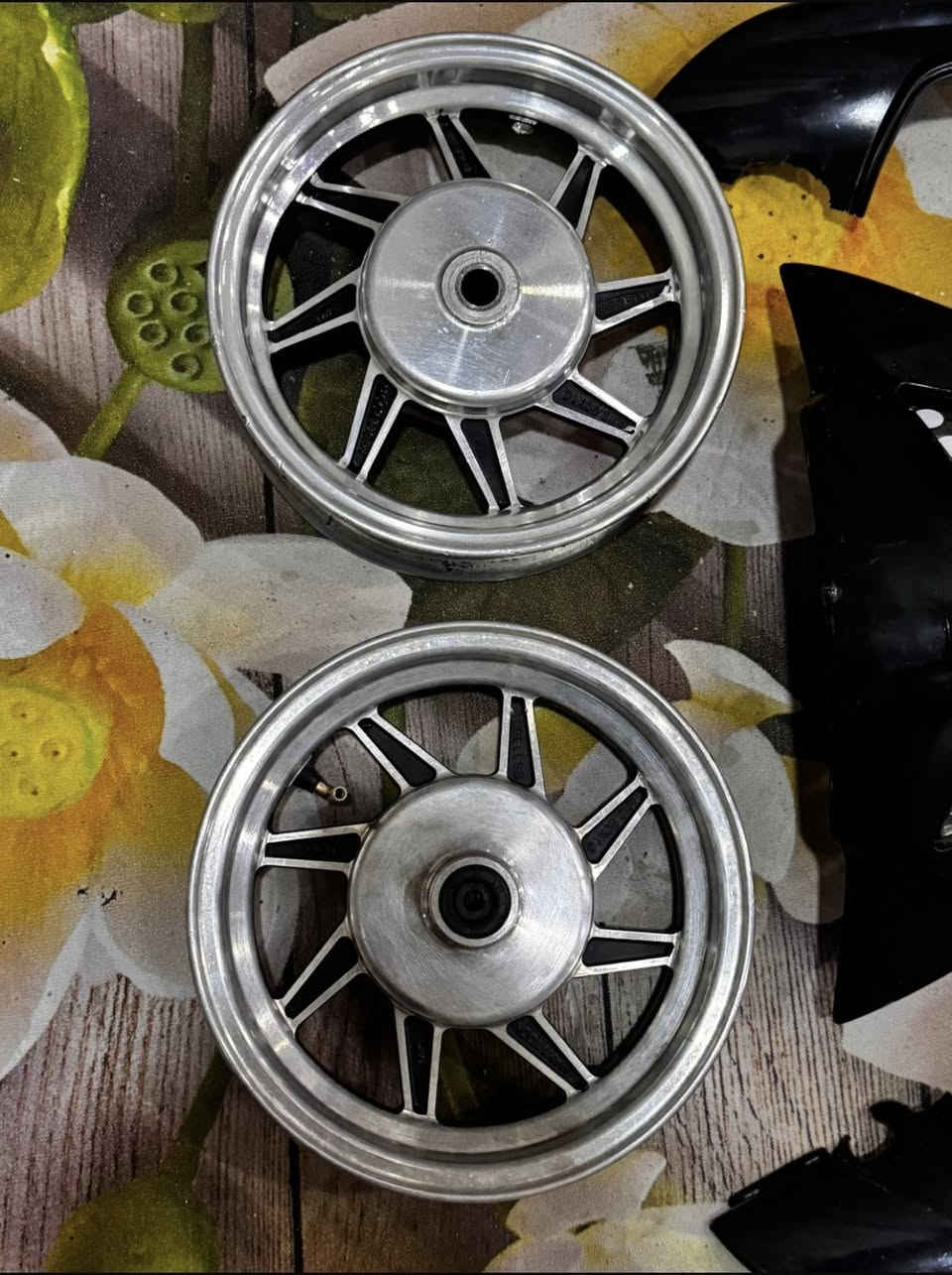 السلام عليكم غراض ماكس مكاني حله نادر الاولى الكفرات ويه الماصده والاشاير 25 والوياله 25/.        الرقم/*********** ……اذا تاخذهن كلهن45قفل
