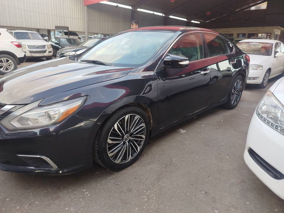 نيسان ئالتيما ٢٠١٨ sl ته نها ٣ بارجه ى بؤياخه بئ ناوكرتن قرجى بيشى هه يه سه نه وى تازه يه تا ٣٠ به ناو خؤمه وه يه دوو جوت تايه و ويلى بؤبه ستراوه جركه ى تيانيه كوشن جلد كوشن هيته ر سوكان هيته ر شاشه و كاميرا كامل. زينؤن كامل به سمه نرخى ١١٣ كه ميك مه جال ز.ت ***********
*********** السليمانية, العراق
