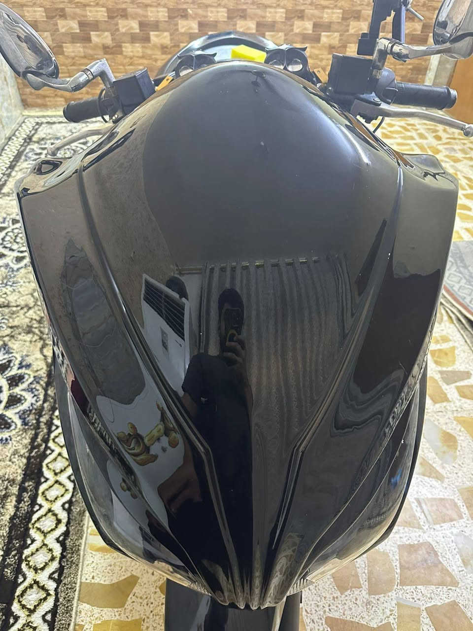 السلام عليكم شباب الدراجة 0ــ10 للبيع مكاني بغداد الطوبجي دراجه ماشية 27نضافة مئة بل مية وعدلت عليهة وشمات دوشمة كشن بي ام دراجةبيهة تدفئة بل يدات دراجة خير من الله صور التزويد جوة الي يريد يتفضل خاص واتساب فقط ***********  السعر 15 ورقة قفل غير قابل للتفاوض .
