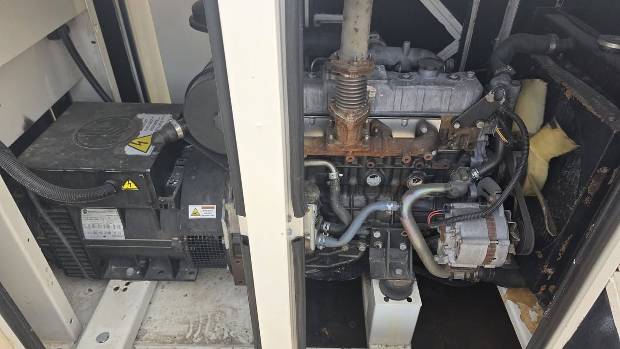 للبيع: مولد ازوزه (Azuza) 30 KVA "جديد" 
​✅ الحالة: نظيف جدا .
✅ النوع: ياباني اصلي ، كاتم للصوت.
✅ القدرة: 30 KVA.
للتواصل : ***********
​📍 الموقع: واسط - الكوت.
