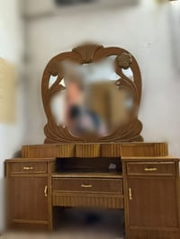 عندي ميز مرايه. خشب شغل عراقي ميه بالميه شغل قوي لتواصل دز صورته واتسا...