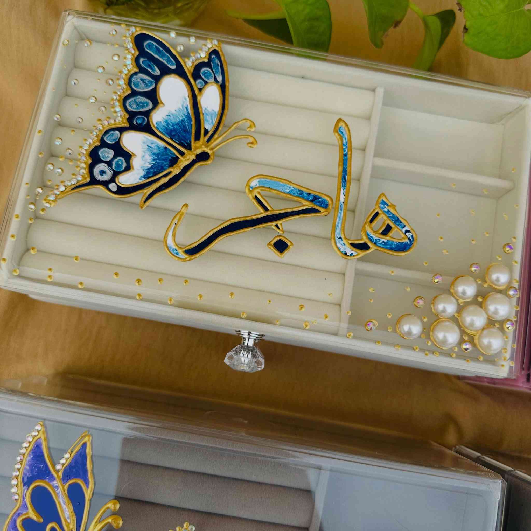 احلى لوكر ممكن ترتبون بي الاكسسوارات مالتكم💛✨
الاسم حسب الطلب طبعا✨
💛شغل يدوي خاص بمتجرنا💛
والتوصيل٥ لكل العراق💕
'
'
#اكسبلور_فولو #explore


**إذا كنت صاحب هذا الإعلان وتريد حذفه لأي سبب، رجاءا أرسل رسالة إلى الدعم الفني**