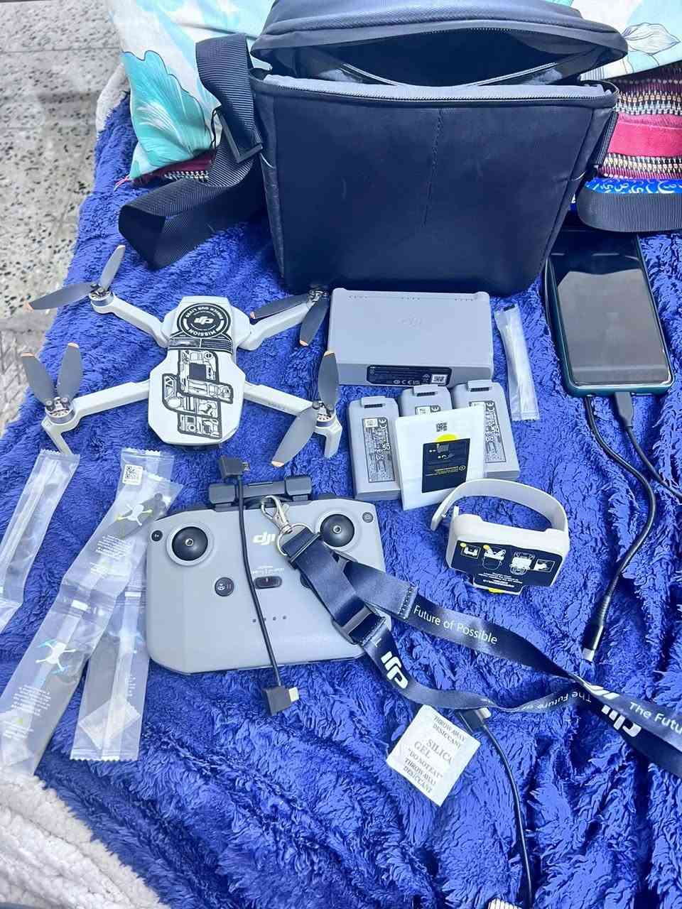 سلام عليكم
طائره درون DJI /mini2ES
للبيع مع جميع الملحقات 
للتواصل 
*********** يتوفر واتساب
