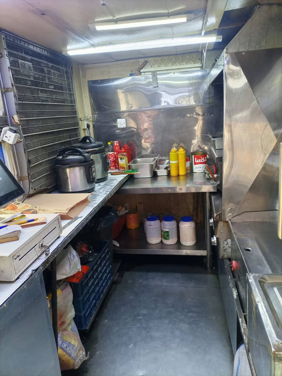 مطعم متنقل مكانه ثابت في زيونة
مكانها في زيونة تنفع مطعم او اي مشروع اخر مكانها قديم سبع سنوات للتواصل ***********
