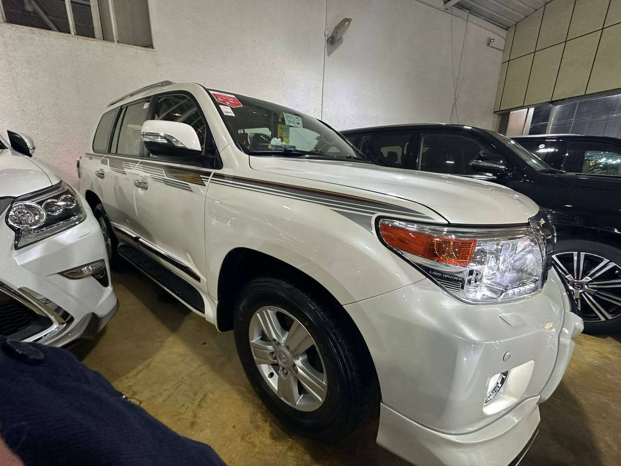 سلام عليكم لاندكروز ٢٠١٤ بريم اصل
ملاحظه /بيه بنيد مبدل وجاملغ نفس لون
المواصفات كشن كهرباء ناطقه حساس أمامي خلفي كشنات جلد كامره خلفيه تحكم ستيرن زراكات ٨ايرباك كير ومحرك جدد تخم تاير جديد صدر أمامي خلفي جديد السعر ٣٣٠ وبيه مجال بسيط لشراي
***********
