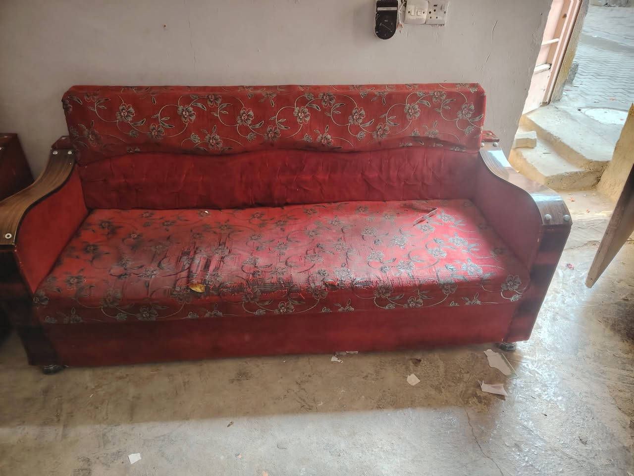 تخم 10 مقاعد نضافه 50 للبيع سعر مناسب عنوان شعله اللتصال ع رقم ***********
