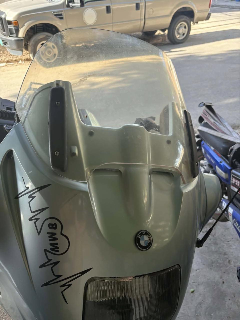 السلام عليكم شباب rt bmw  1100 فول مواصفات جديده جدآ لوك للبيع او مراوس بدراجه صغيره  السعر 25 ورقه بدون رقم  المكان الكراده ***********
