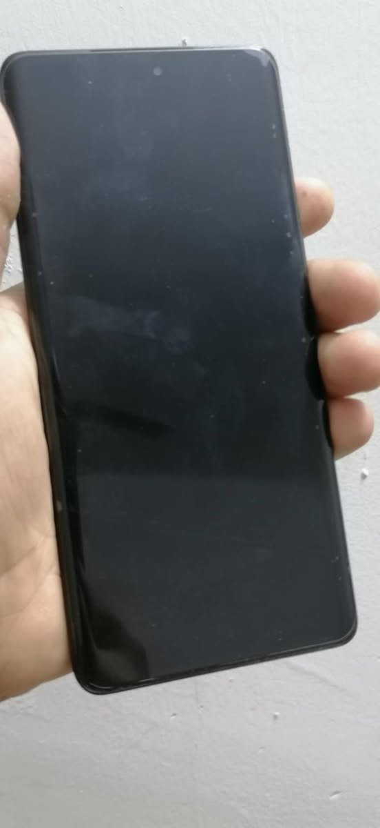 للبيع: جهاز هونر X9 سي – بغداد
📱 المواصفات والحالة:
شاشة كبيرة وعالية الوضوح (يوجد خط بسيط على الشاشة، لكنه لا يؤثر على الاستخدام).
أداء سلس لتشغيل التطبيقات والألعاب.
كاميرا جيدة لصور وفيديوهات واضحة.
بطارية تدوم طويلاً مع شحن سريع.
حالة الجهاز ممتازة، شبه جديد بدون خدوش أخرى.
💡 مميزات إضافية:
قفل مكان – آمن ومضمون.
مناسب للاستخدام اليومي والشخصي.
💰 السعر: 180 دينار عراقي
📍 الموقع: بغداد، شعلة، صدرين
📞 للتواصل: ***********
