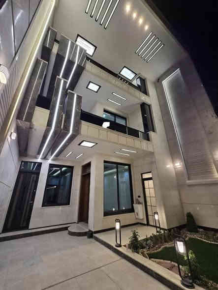 دار سكن للبيع في حي البنوك شارع باريس

🔺 المساحة : 230متر زيرو بناء فوول
🔻الواجهة: 7,66م         🔺النزال: 30م

🔷بناء حديث فول درجة اولى مع خدمات راقية:
     
      🔹 واجهة مرمر + ارضيات مرمر
      🔹️بوابة خارجية كهربائية وباب الصالة قاصة محكم الغلق 
      🔹️الابوب من الصاج 
      🔹️الشبابيك المنيوم تركي
      🔹️المحجر المنيوم زجاج تركي 
      🔹️الصحيات نوع تركي
      🔹نظام( كامرات+انترنت+سبالت)انابيب دفن
      🔹 اضواء سبورت لايت 
     

🔶الطابق الاول: 

       🔸️مدخلين 
       🔸استقبال.  
       🔸️صالة 
       🔸️مطبخ مستقل.  
       🔸️خدمات صحية 
       🔸️غرفتين نوم ماستر كبيرة
 
🔶الطابق الثاني: 
 
       🔸️  4غرف نوم ماستر  نوم
       🔸️خدمات صحية     

 ✔️موقع مميز  //شارع 15+ رصيف 4 م

📍موقع الدار:
حي البنوك / شارع باريس
      

______________________________________________

للاستفسار الاتصال على الرقم التالي ( يتوفر واتساب )
***********
او مراجعة مكتب الدار للوساطة العقارية الكائن في حي البنوك بداية شارع الكنيسة من جهة الجسر
