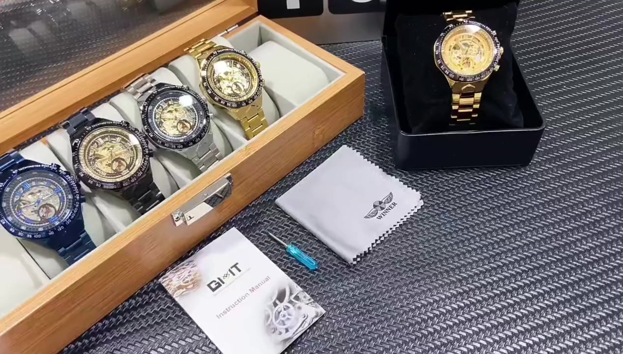 -- وينر -- أصلي -- WINNER --
-------------------------------
-موديل رجالي-

مينة و ظهر كشف
عقارب لامينوس
أرقام رومانية
سير حديد

(أوتوماتيك) تعمل بالحركة 

الوزن 139 غرام
القطر 43 ملم

السعر 35,000 دينار والتوصيل مجانا لكل المحافظات

👇للحجز مراسلتنا على الواتساب👇
             ***********
