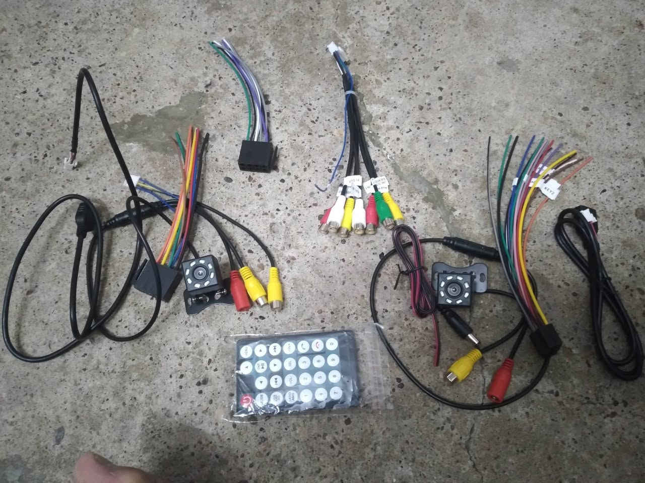 البيع كاميرتين جديد ما مستعمل شرط عندي اثنين وعندي شاشه بس المس ما يشتغال ابيعك فخم السعر الكاميره الواحد ١٠الف شاشه ٢٠الف ***********
