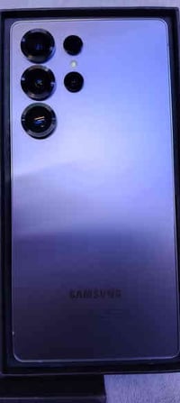 الترا اس 25 ذاكره 256 نضافه 100/100 ملسق شاشه اصلي +2كفرات+شاحن سامسون...