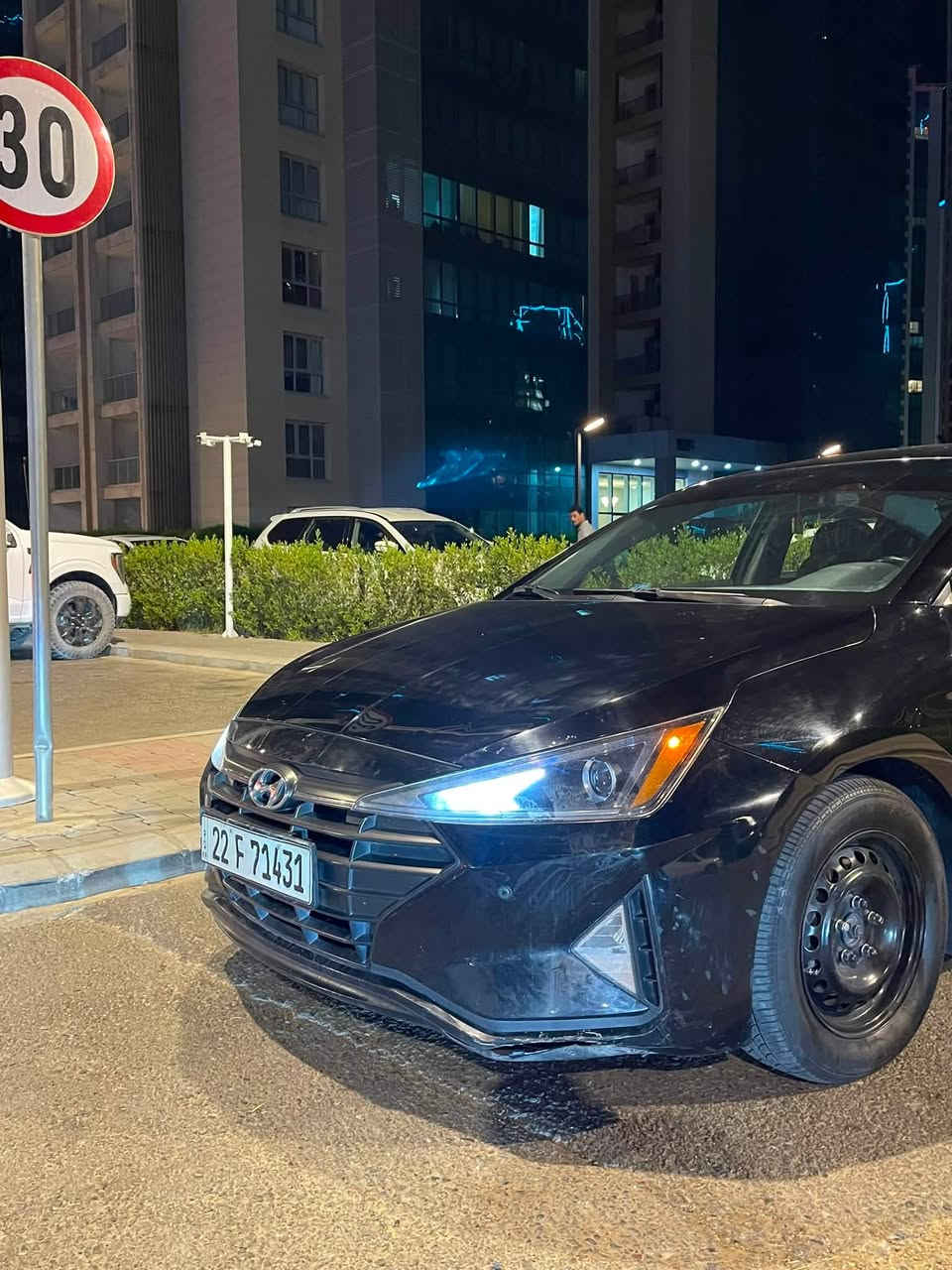 🚗 للبيع | Hyundai Elantra SE 2020 🔥
كير ومحرك شرط شركة 🔶
✨ المواصفات:
 موديل: 2020
▪️ الفئة: SE
▪️ اللون: أسود
▪️ الممشى: 189 ألف كم
▪️ محرك 2.0 CC اقتصادي، قوي، واعتمادي
▪️ گير 10 نمر بتبديلات ناعمة وسلسة
▪️ كاميرا خلفية
▪️ مثبت سرعة
▪️ بلوتوث + USB
▪️ تكييف ممتاز وثبات عالي بالطريق
🛠️ الحادث: بابين من جهة عكس السائق مع وجود بعض الملاحظات 

💎 سيارة مرتبة ومصروف عليها ادامة فقط يم الشركة 
السعر 115$ وبيها مجال 
📞 للاستفسار الأتصال على الأرقام 
***********
***********
العنوان تكريت او أربيل
