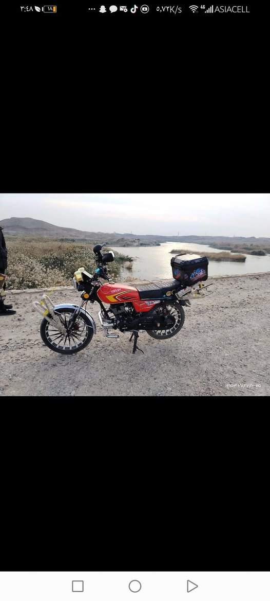 سلام عليكم دراجه سيفان ٢٥ باب اول محرك ٢٠٠ دراجه صارلها شهر شاديها مكفوله من الشخط مكاني ديالى شهربان رقمي *********** ملاحضه بس الصندوك مو وياها
