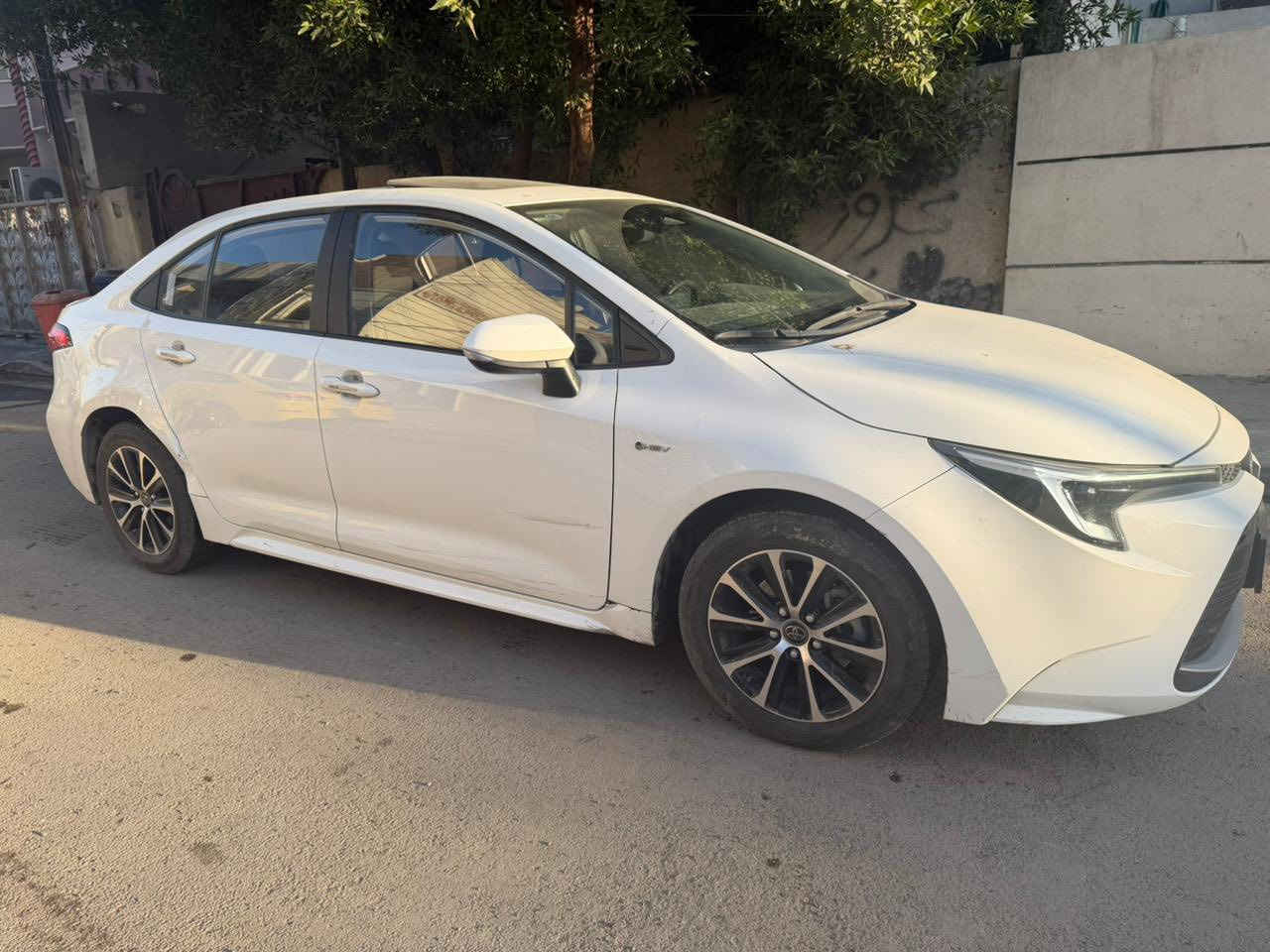 2025 الامريكي
ماشية ٢٣ الف 
السعر 148$ وبيها محال قليل 
*********** 
مكاني بغداد حي الاعلام
