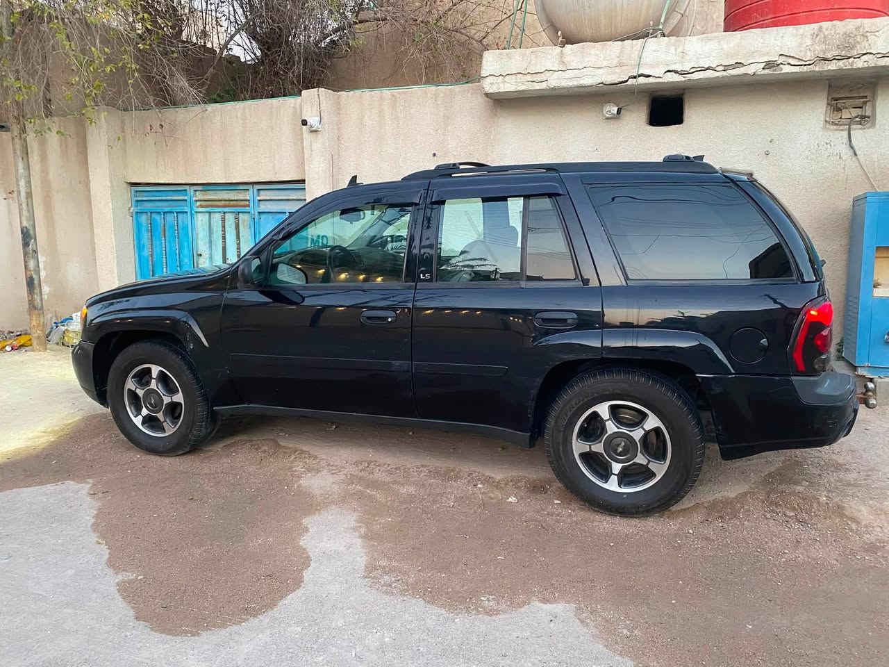 السلام عليكم  
بلايزر 2006 الفئة ls  لايت زنون عالي ناصي كشاف 
رقم اربيل (تريد تحويل تريد وكاله )راعيها صاحبي ببغداد 
تبريد ثلج منضومة توني شادها 
محرك توني شاده صارله شهرين 
كير يخبل 
تايرات جدد توني شادهن صار شهر 
حداده نضافه فوول 
دوشمه جديده ارضيات وكشنات
سياره مال جناي وتعبان بيها 
كهربائيات مشتغلها من جده وجديد 

ملاحضة (سياره وارد كندي بيها جاملغ جهه السايق  وسونار موجود سياره حلوه تخبل تجنيها تترحملي الله وكيلك)
مكانها البصرة الزبير 
***********
اتصل وتدلل 

الســـــعــــــر 108 وبيهه مجال

