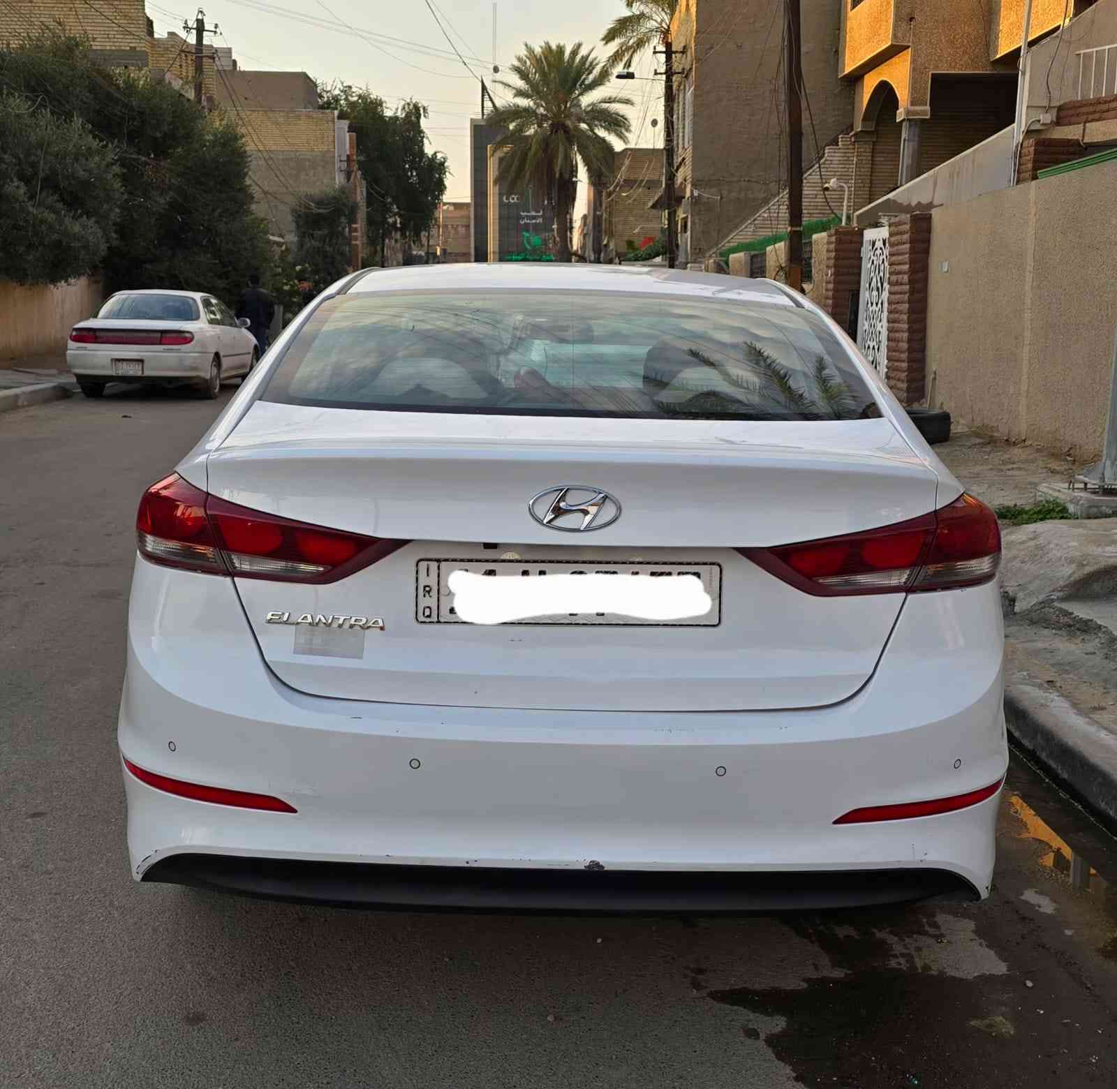 النترا ١٩. سوبر. خليجي. مفولة كل المواصفات فتحة بصمة مرايات شفط  ٥ تجاوي كل مواصفات السوبر المعروفة  بيه صبغ شبرين بالجاملغ الخلفي والباقي بدون اي شخط . ماشية ١١٥.
السعر ١٥٢
واتساب
***********
