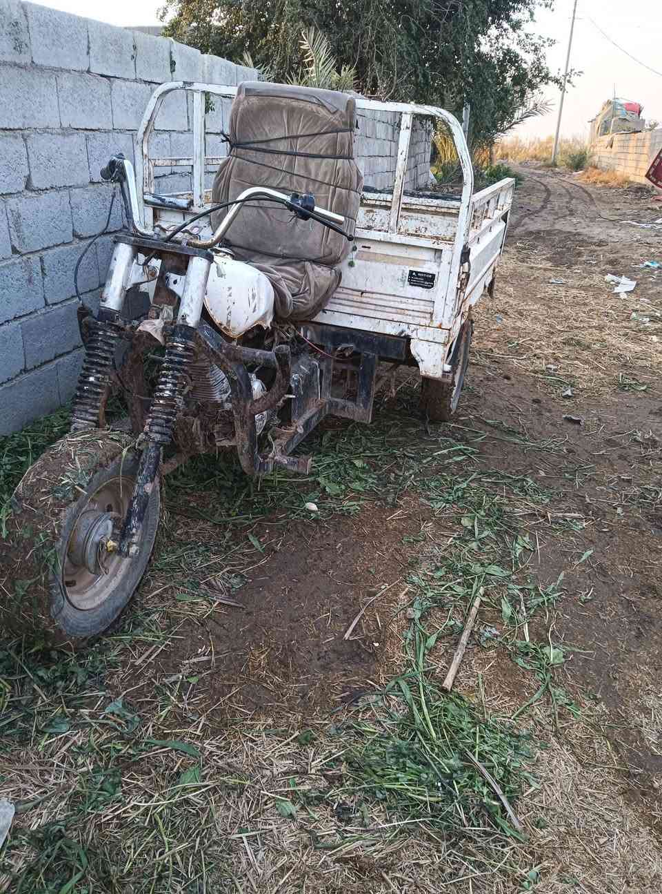 سلام عليكم ستوته للبيع مديل 2014رقم ابيض وسنويه مكان شطره الرقم ***********
