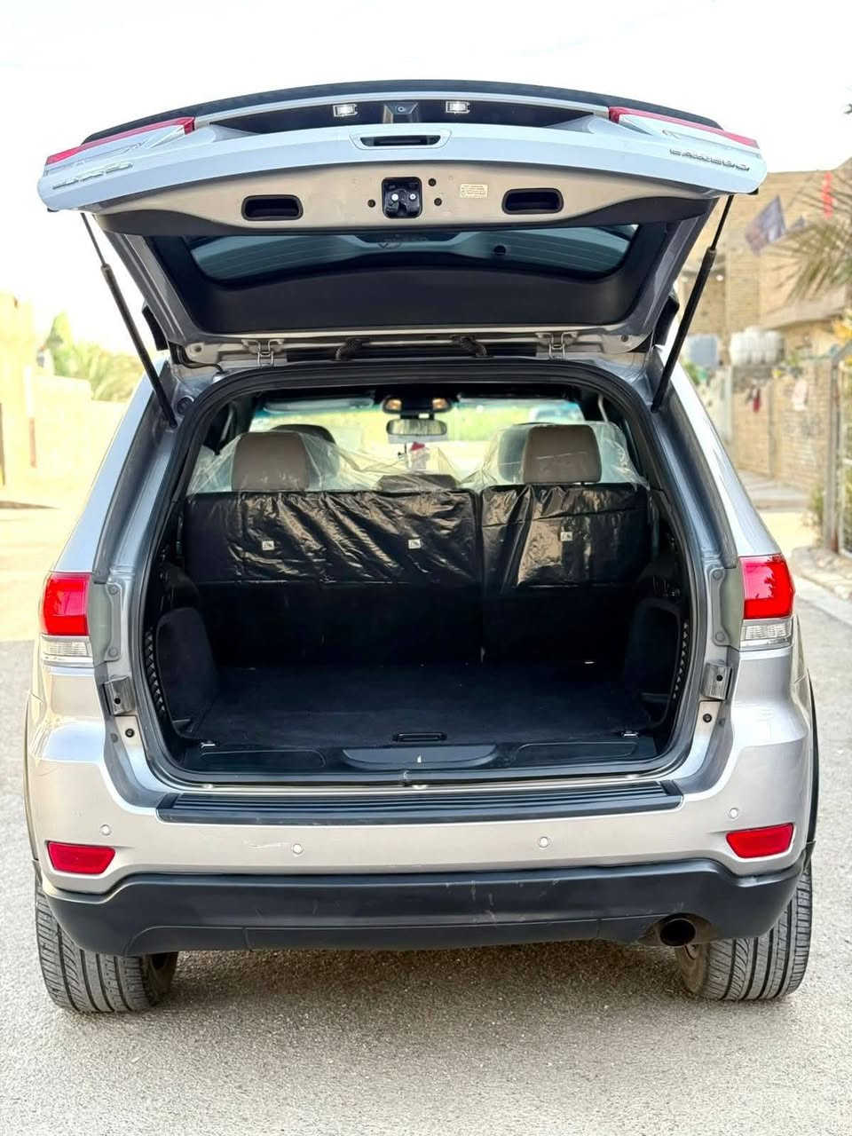 وارد امريكي حادث جاملغ وبنيد بدون دواخل
رقم شمالي اربيل دولي جديد هزه وسنويه جديده
موصفات LAREDO
مكينه ٣.٦
داخل رصاصي
بصمه تشغيل عن بعد
شاشه كبيره
اريل نفكتير
تبريد قطعتين 
رقم ***********
سياره بصره قبله 
١٩٧ وبيها مجال
شراي يتصل وبالخدمة ما متواجد بالفيس
