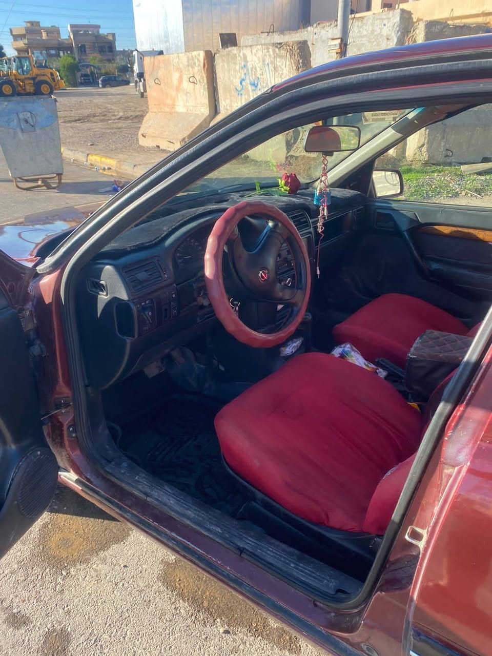 السلام عليكم
🚗 أوبل فيكترا موديل 1993 للبيع
⚙️ توماتيك – محرك 2.0

🎨 صبغ جمالية فقط 
🪟 جامِلَغ واحد أوربي
📍 رقم دهوك
⛽ كاربون بنزين (غير مسجّل)
📄 سنوية نافذة لغاية 28

🛠️ الكير والمحرك بشرط

💰 السعر: 44وبي مجال

📞 للاستفسار: ***********
                       ***********
❌ غير متواجد على الإنترنت
