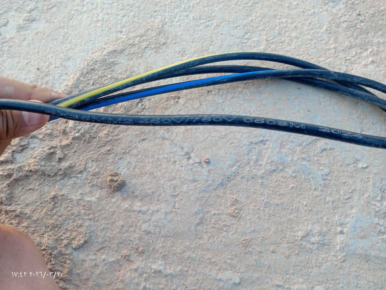 سلام عليكم واير ربع خطوط 4×35 طول 250متر   سعر ال متر الف دينار 
ستفسار تصال ***********
